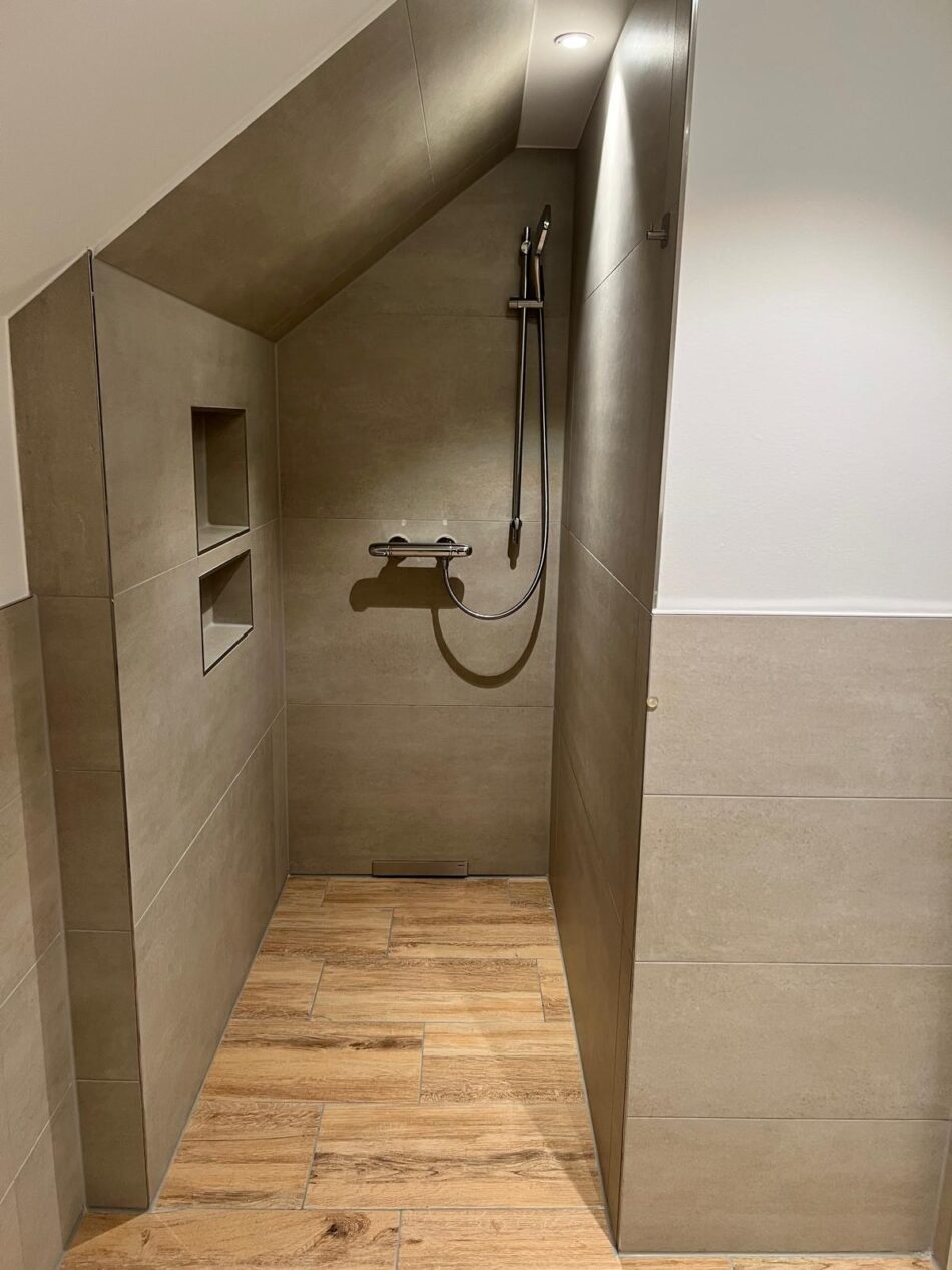 Dusche im Elternschlafzimmer