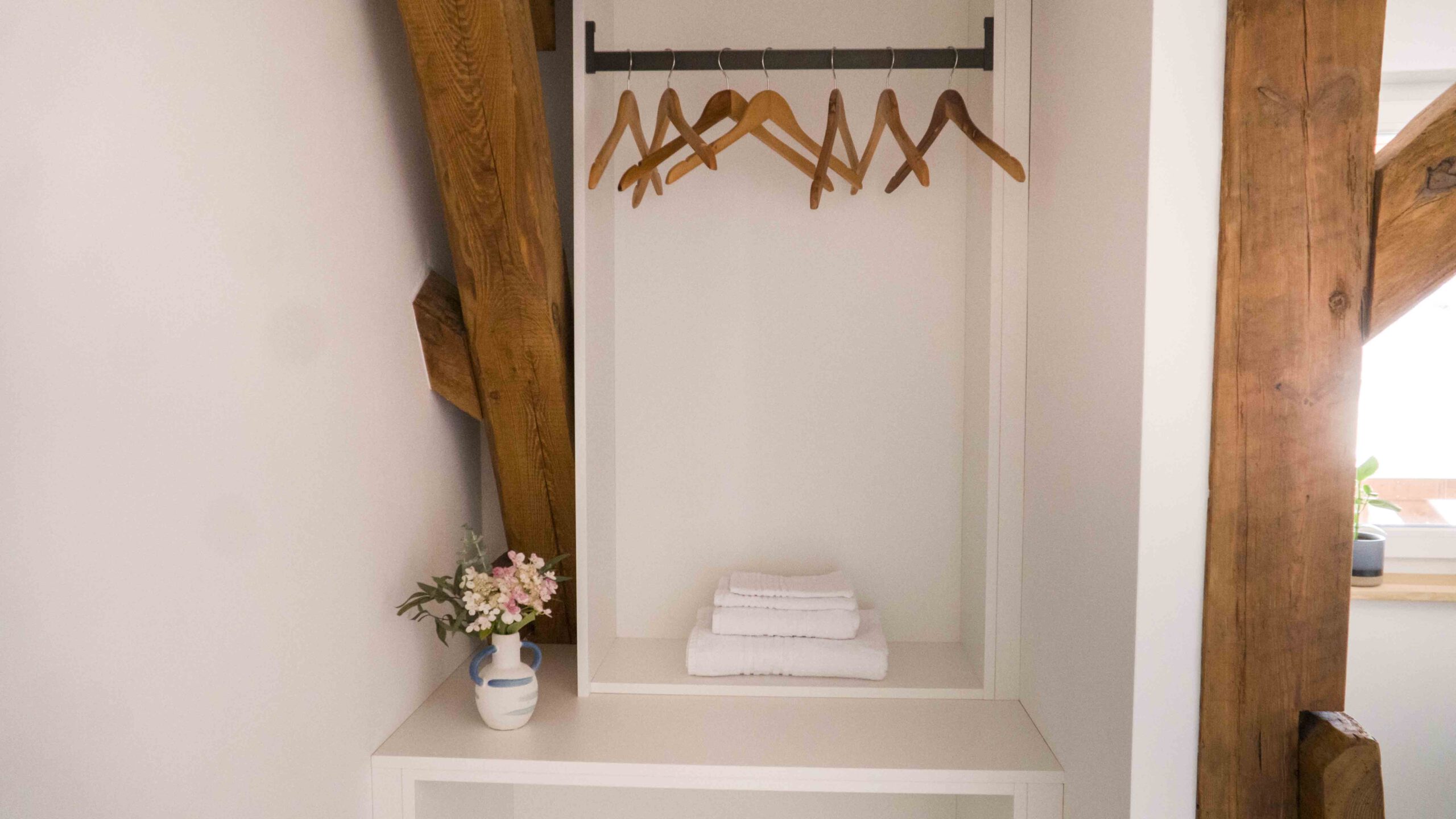 Kleiderschrank-Ecke