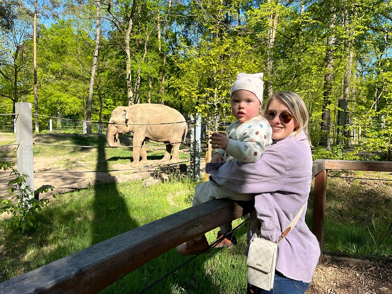 Über die Gastgeberin: Bild von Tara und Lisa Schultchen