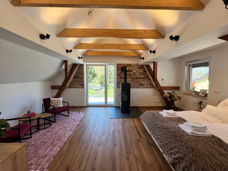 Bett im Kaminzimmer