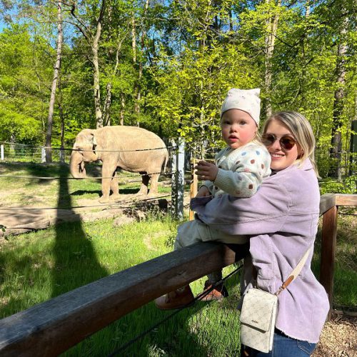 Über die Gastgeberin: Bild von Tara und Lisa Schultchen